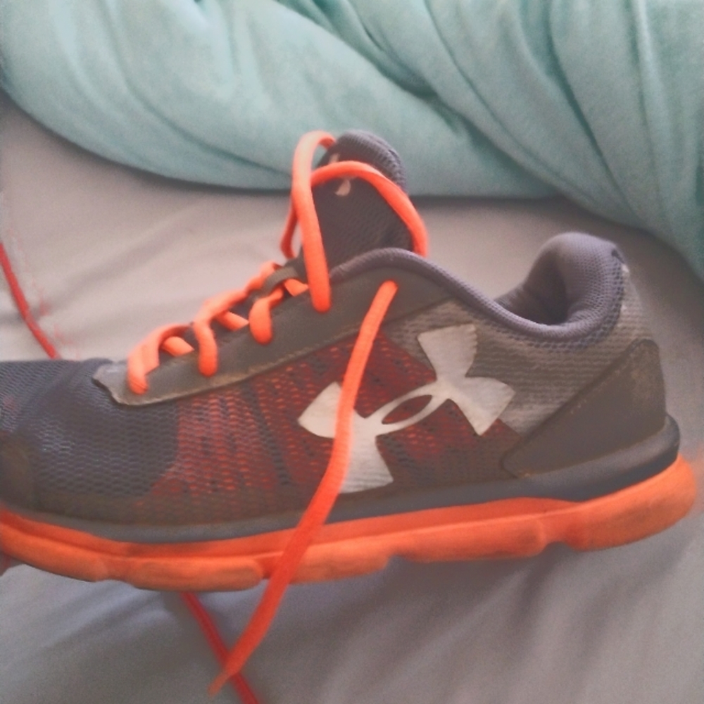 Under armor size 6